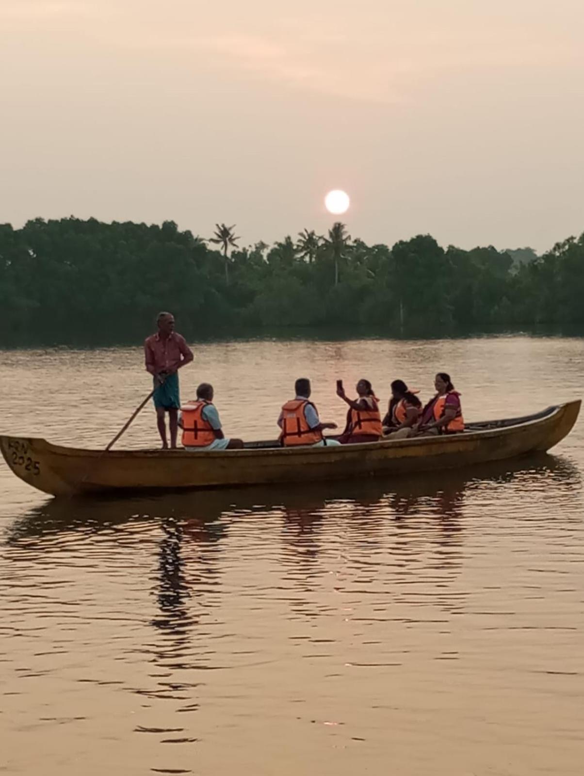 Munroe Vision Panakkattu Homestay Mundrothuruth Ngoại thất bức ảnh